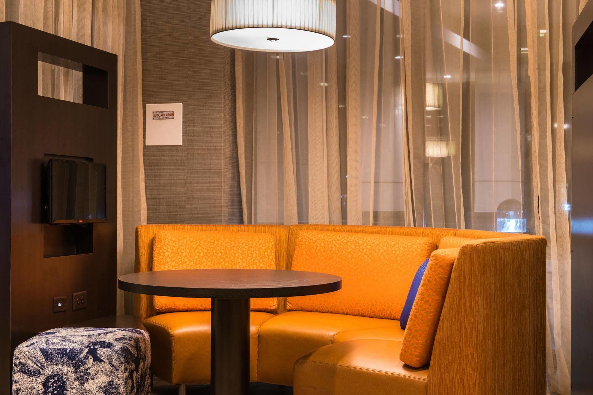 Courtyard By Marriott Джексонвилл Экстерьер фото
